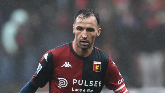 Tutti in piedi per il giusto tributo che spetta ad un Capitano: il Genoa saluta Milan Badelj